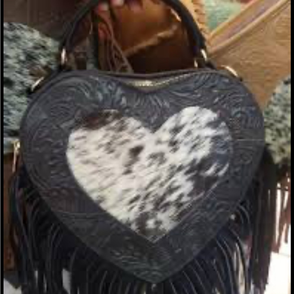 Cowgirl 👢Heart-Shaped Black and White Fringe Bag